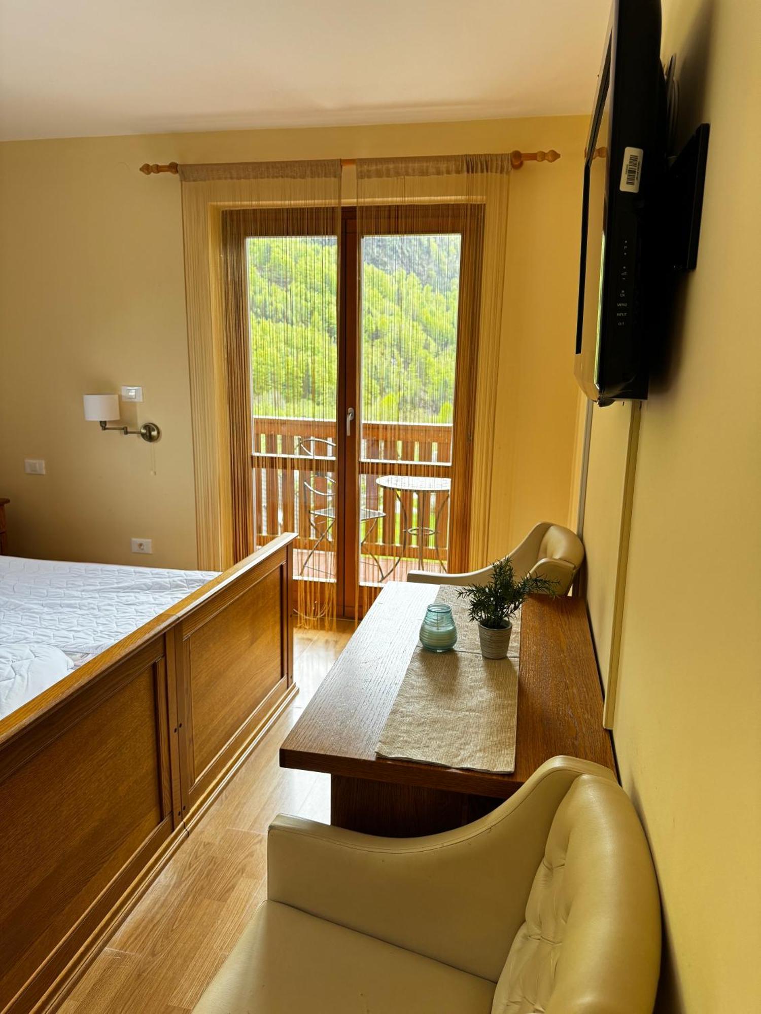 Hotel Alpine Log pod Mangartom Exteriör bild